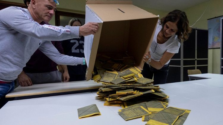 Italy Elections: Right-wing coalition wins  amid low turnout